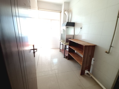 5室2廳2陽臺(tái) 名仕銀航廚房