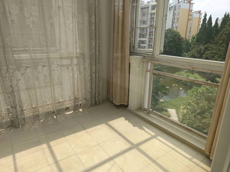 5室3廳4陽臺 湖畔之夢別墅陽臺