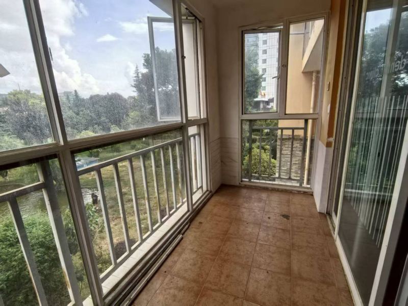 5室2廳2陽臺 世紀(jì)城華春苑陽臺