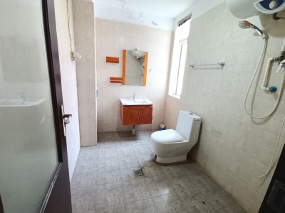 5室2廳2陽臺(tái) 名仕銀航衛(wèi)生間