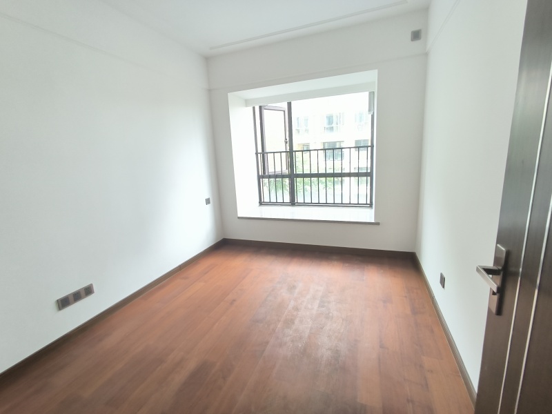 4室2廳2陽(yáng)臺(tái) 美的順城府臥室