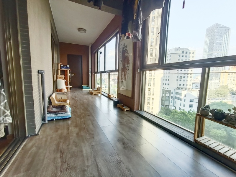 5室2廳2陽臺(tái) 七彩俊園陽臺(tái)