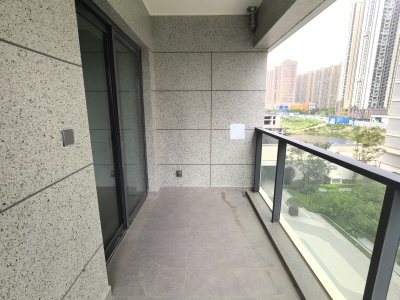 4室2廳2陽(yáng)臺(tái) 龍江金茂府