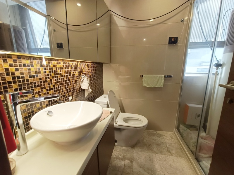 5室2廳2陽臺(tái) 七彩俊園衛(wèi)生間