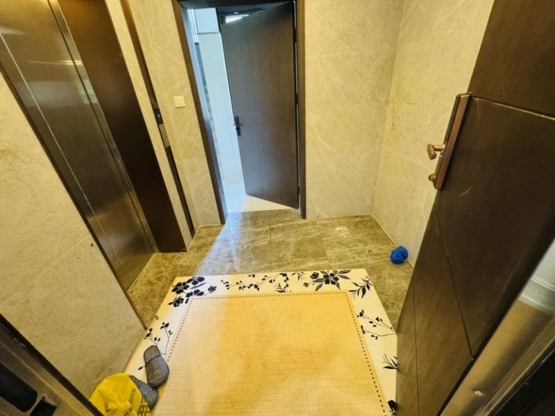 4室2廳 華夏四季二期門廳