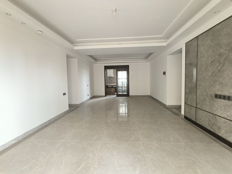 4室2廳2陽(yáng)臺(tái) 美的順城府客廳