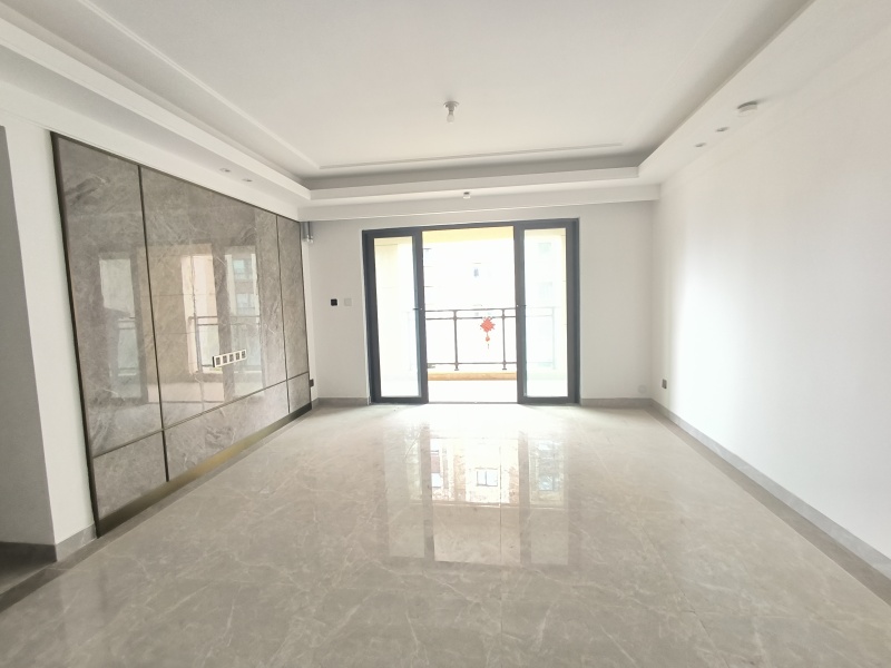 4室2廳2陽(yáng)臺(tái) 美的順城府客廳