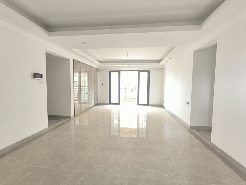 4室2廳2陽(yáng)臺(tái) 美的順城府餐廳