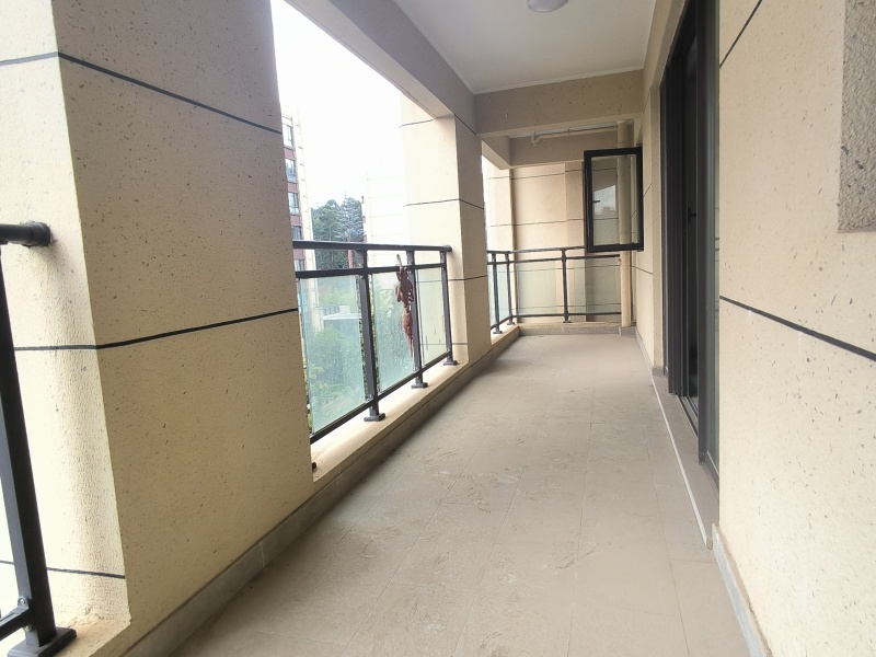 4室2廳2陽(yáng)臺(tái) 美的順城府陽(yáng)臺(tái)