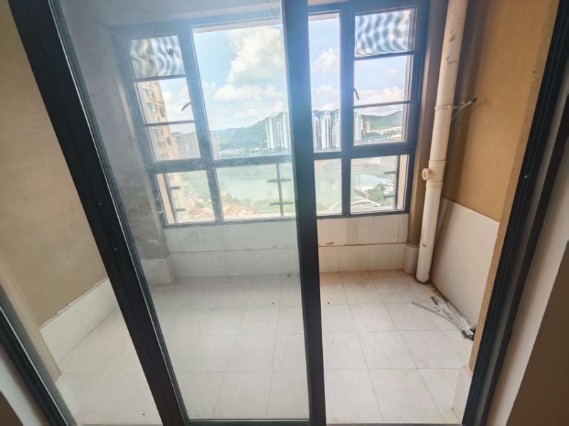 3室2廳 昆明湖中壩14號(hào)地塊臻園B區(qū)陽(yáng)臺(tái)