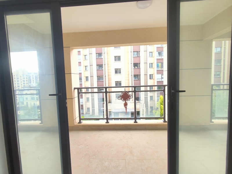 4室2廳2陽(yáng)臺(tái) 美的順城府陽(yáng)臺(tái)