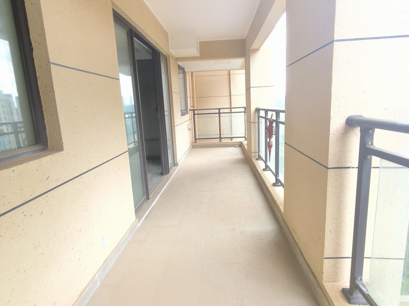 4室2廳2陽(yáng)臺(tái) 美的順城府陽(yáng)臺(tái)