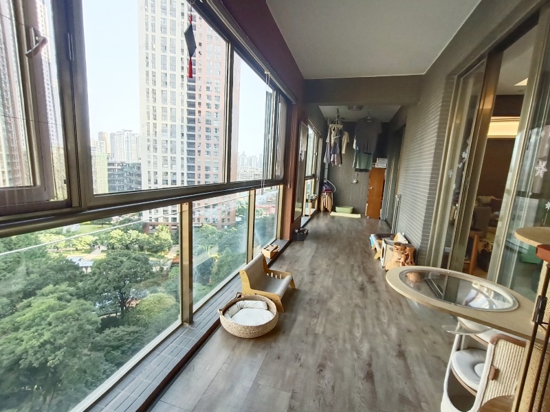 5室2廳2陽臺(tái) 七彩俊園陽臺(tái)