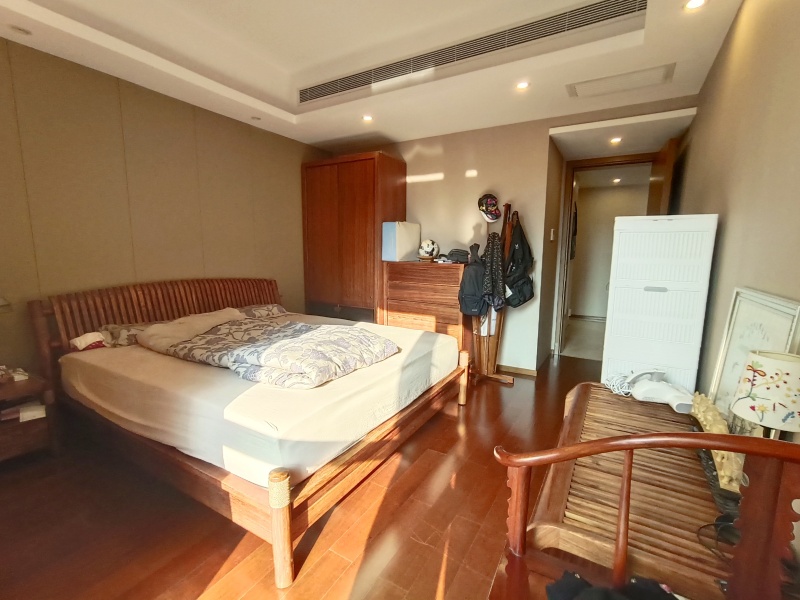 5室2廳2陽臺(tái) 七彩俊園臥室