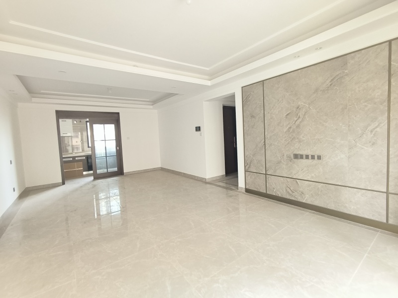 4室2廳2陽(yáng)臺(tái) 美的順城府客廳