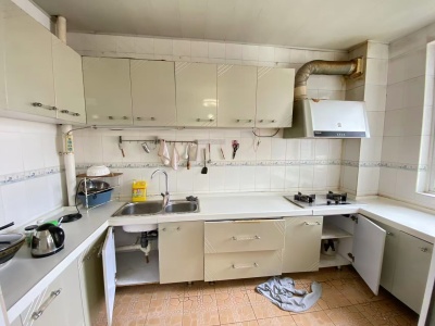 4室2廳2陽(yáng)臺(tái) 金廬園