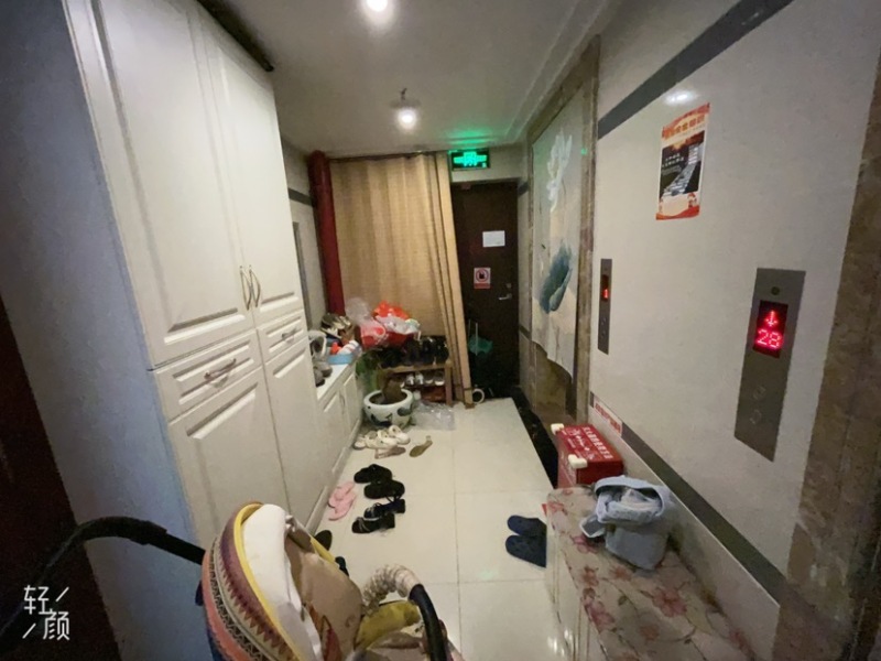 3室2廳1陽(yáng)臺(tái) 同德昆明廣場(chǎng)A區(qū)門(mén)廳