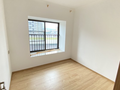 4室2廳2陽(yáng)臺(tái) 碧桂園云南映象云彩