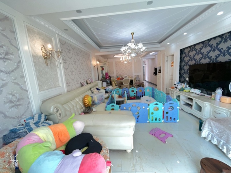 3室2廳1陽(yáng)臺(tái) 同德昆明廣場(chǎng)A區(qū)客廳