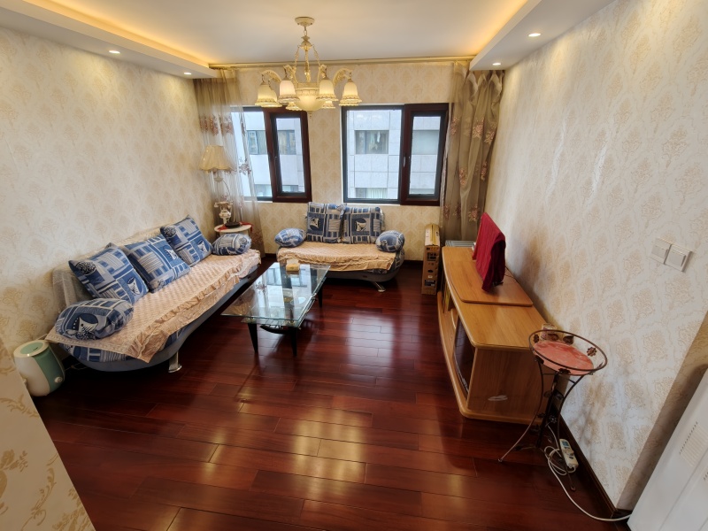 2室2廳1陽臺 錦尚華庭客廳