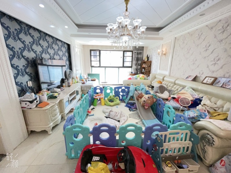 3室2廳1陽(yáng)臺(tái) 同德昆明廣場(chǎng)A區(qū)客廳