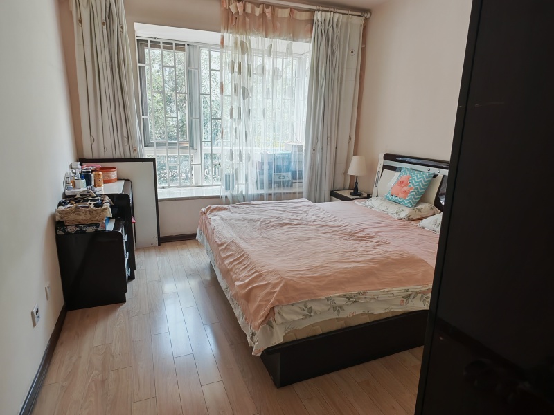 3室2廳1陽臺(tái) 高新文翠園臥室