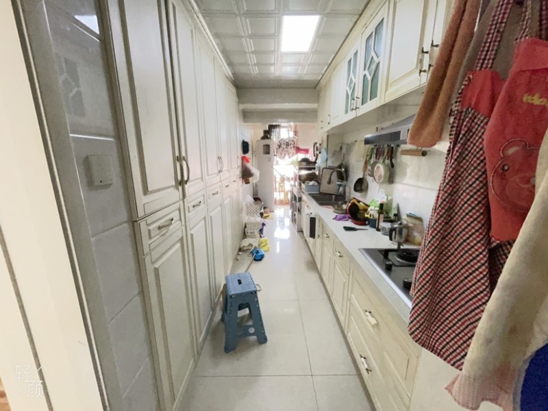 3室2廳1陽(yáng)臺(tái) 同德昆明廣場(chǎng)A區(qū)廚房