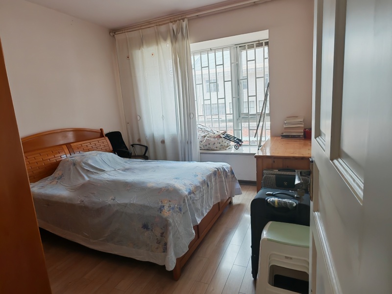 3室2廳1陽臺(tái) 高新文翠園臥室