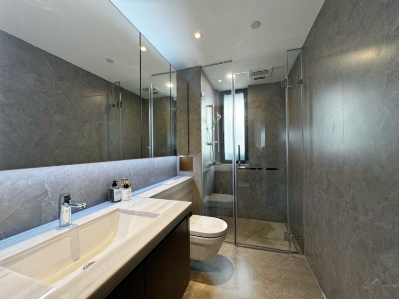 4室2廳2陽臺 龍江金茂府衛(wèi)生間