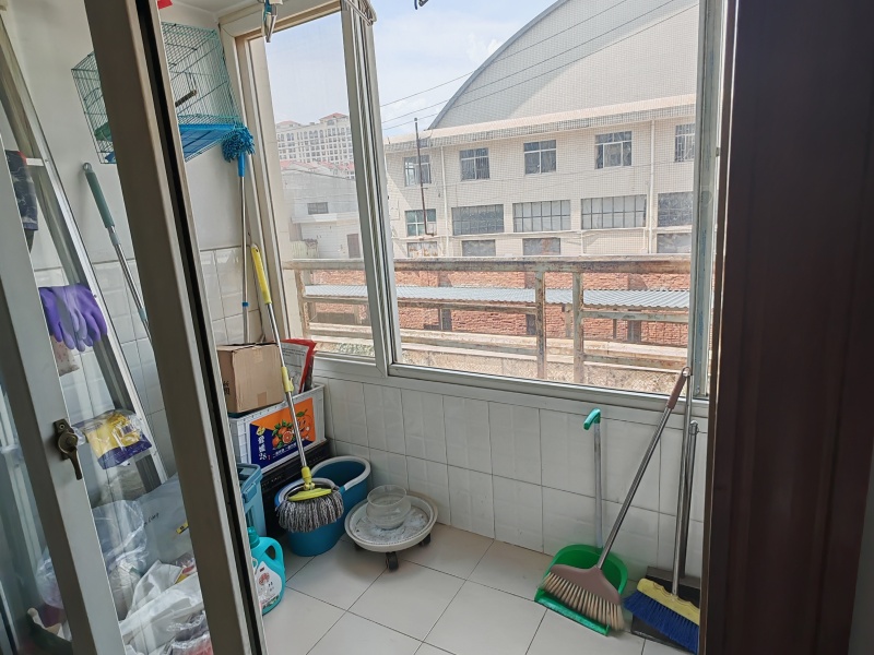 3室2廳1陽臺(tái) 高新文翠園陽臺(tái)