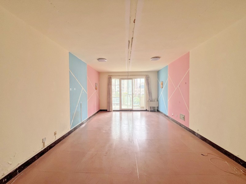 3室2廳1陽臺(tái) 第一國際客廳