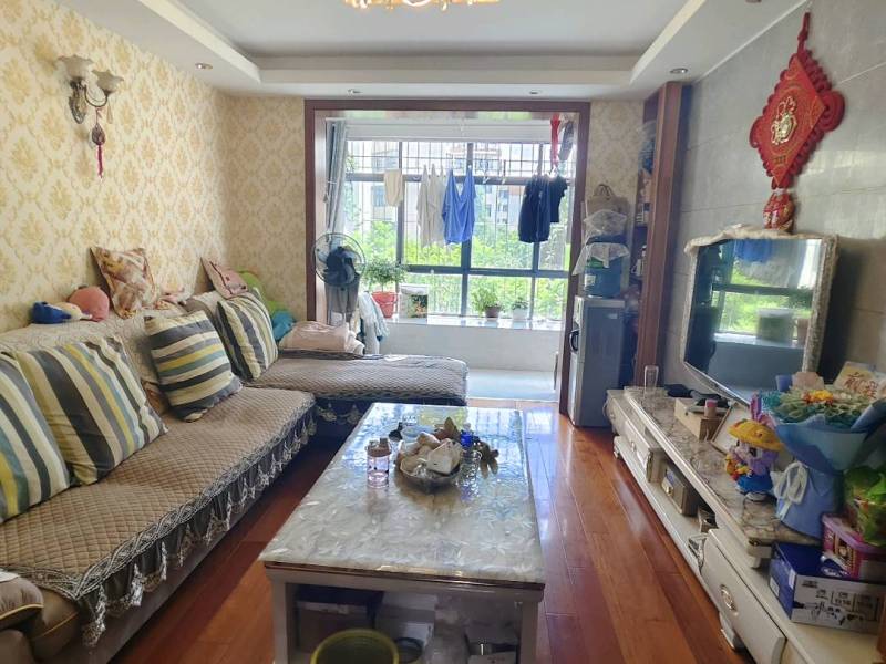 3室2廳1陽臺(tái) 西華小區(qū)春怡里客廳