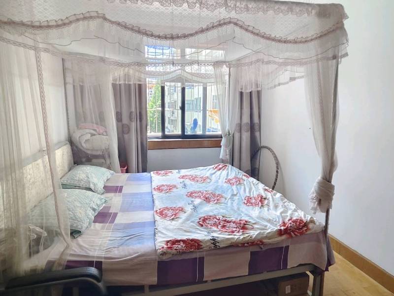 3室2廳1陽臺(tái) 西華小區(qū)春怡里臥室