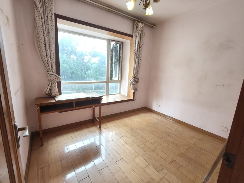 4室2廳2陽臺 酈島嘉園臥室