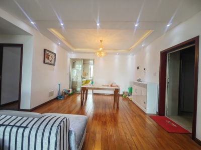 3室2廳2陽臺 龍江雅苑