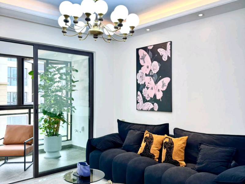 3室2廳1陽(yáng)臺(tái) 中交碧桂園映象美廬一期客廳