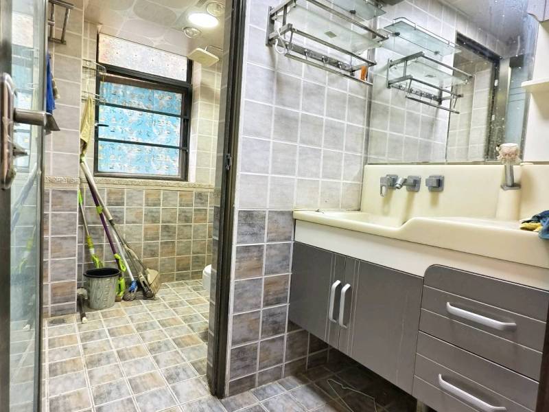 3室2廳1陽臺 春城慧谷B區(qū)衛(wèi)生間