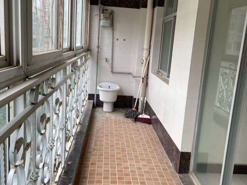 4室2廳2陽(yáng)臺(tái) 幸福花園陽(yáng)臺(tái)