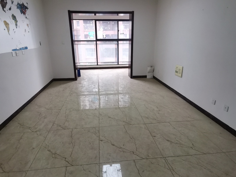 3室2廳2陽臺 潤城第三大道客廳