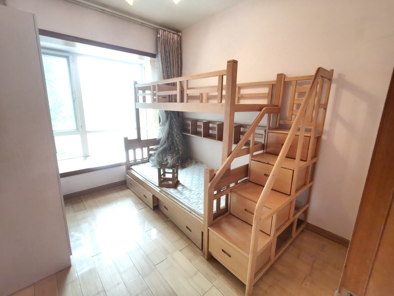 4室2廳2陽臺 酈島嘉園臥室