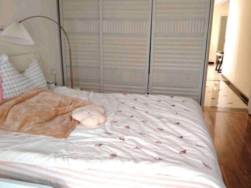 3室2廳1陽臺(tái) 中天城天闊臥室