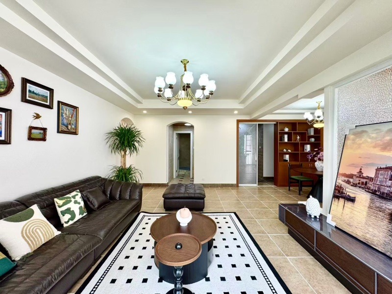 4室2廳2陽(yáng)臺(tái) 云南映象C區(qū)客廳