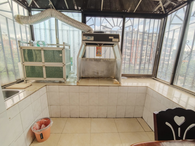 3室2廳 白龍?jiān)窂N房