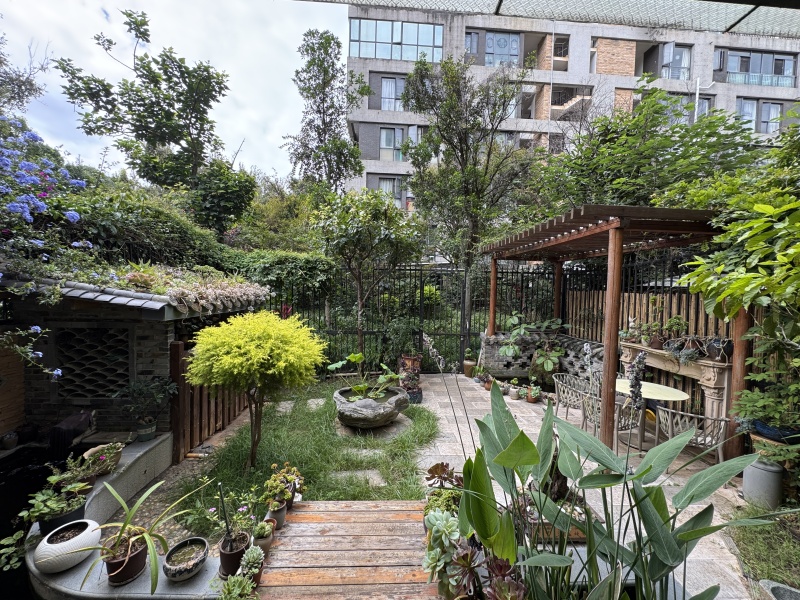 3室2廳1陽臺 滇池衛(wèi)城尚層自家花園