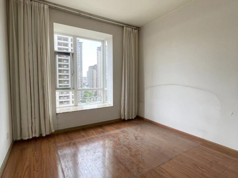 3室2廳1陽臺 晴朗云安臥室