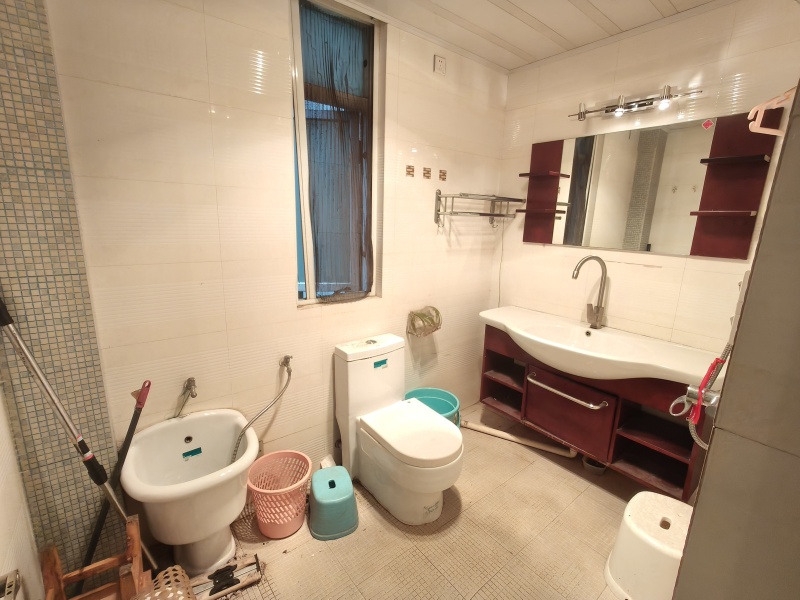 4室2廳2陽臺 酈島嘉園衛(wèi)生間