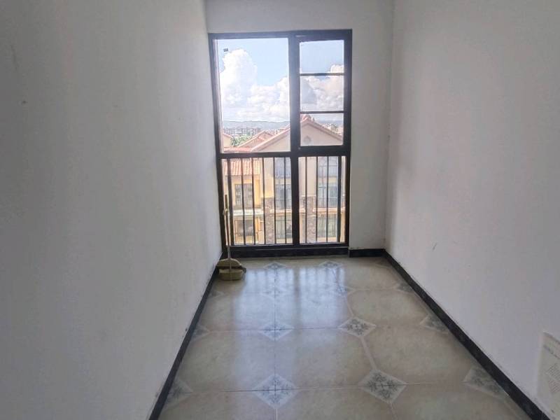 4室2廳2陽臺 萬和花園臥室