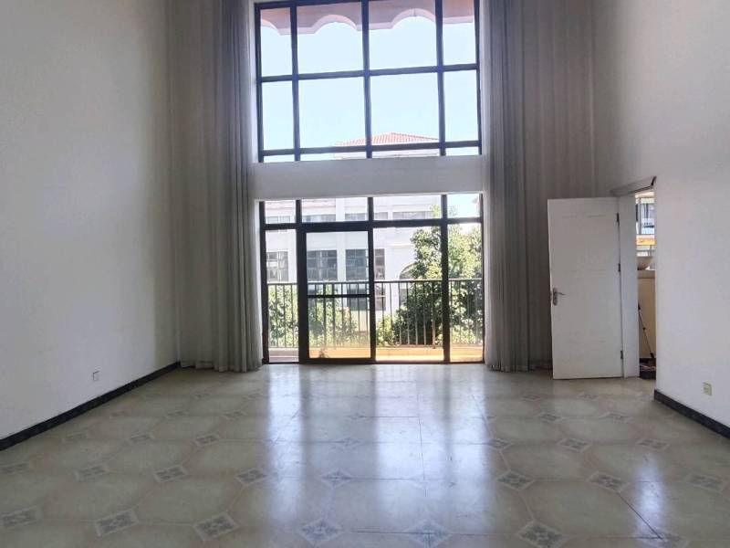 4室2廳2陽臺 萬和花園客廳