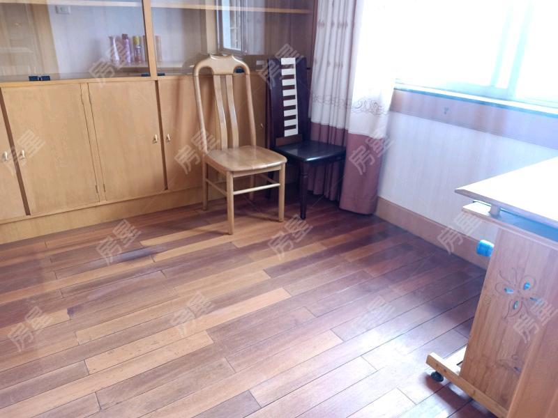 4室2廳1陽(yáng)臺(tái) 丹霞路245號(hào)臥室