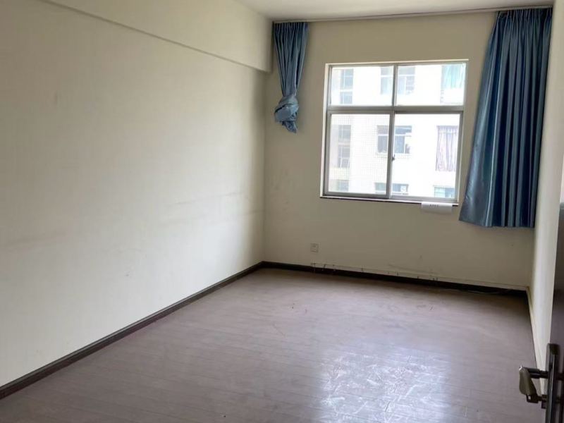 4室2廳2陽(yáng)臺(tái) 幸?；▓@臥室